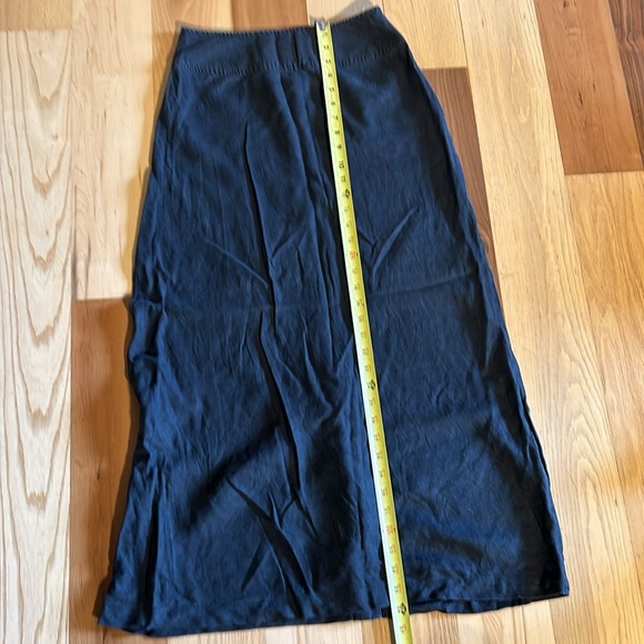 J. Jill Muted Black Linen Skirt Size 4. Style 42-5099 - Picture 8 of 9